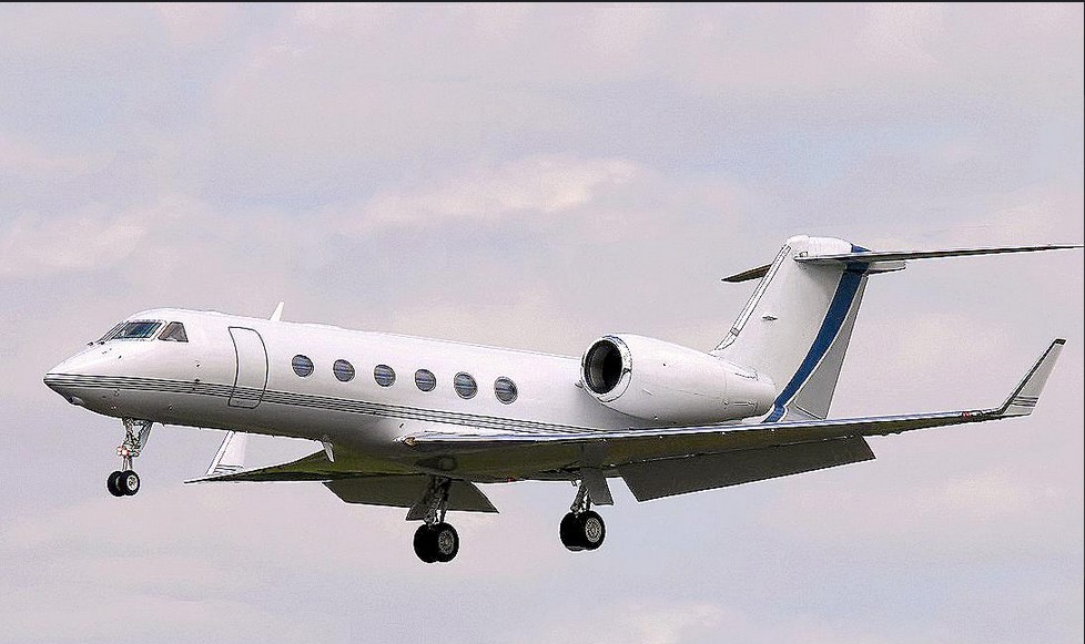 G450 flying in the air
