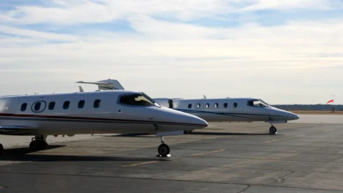 bombardier-learjet-31-packed-on-the-tarmac