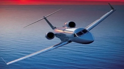 gulfstream-g300-flying-in-the-skies