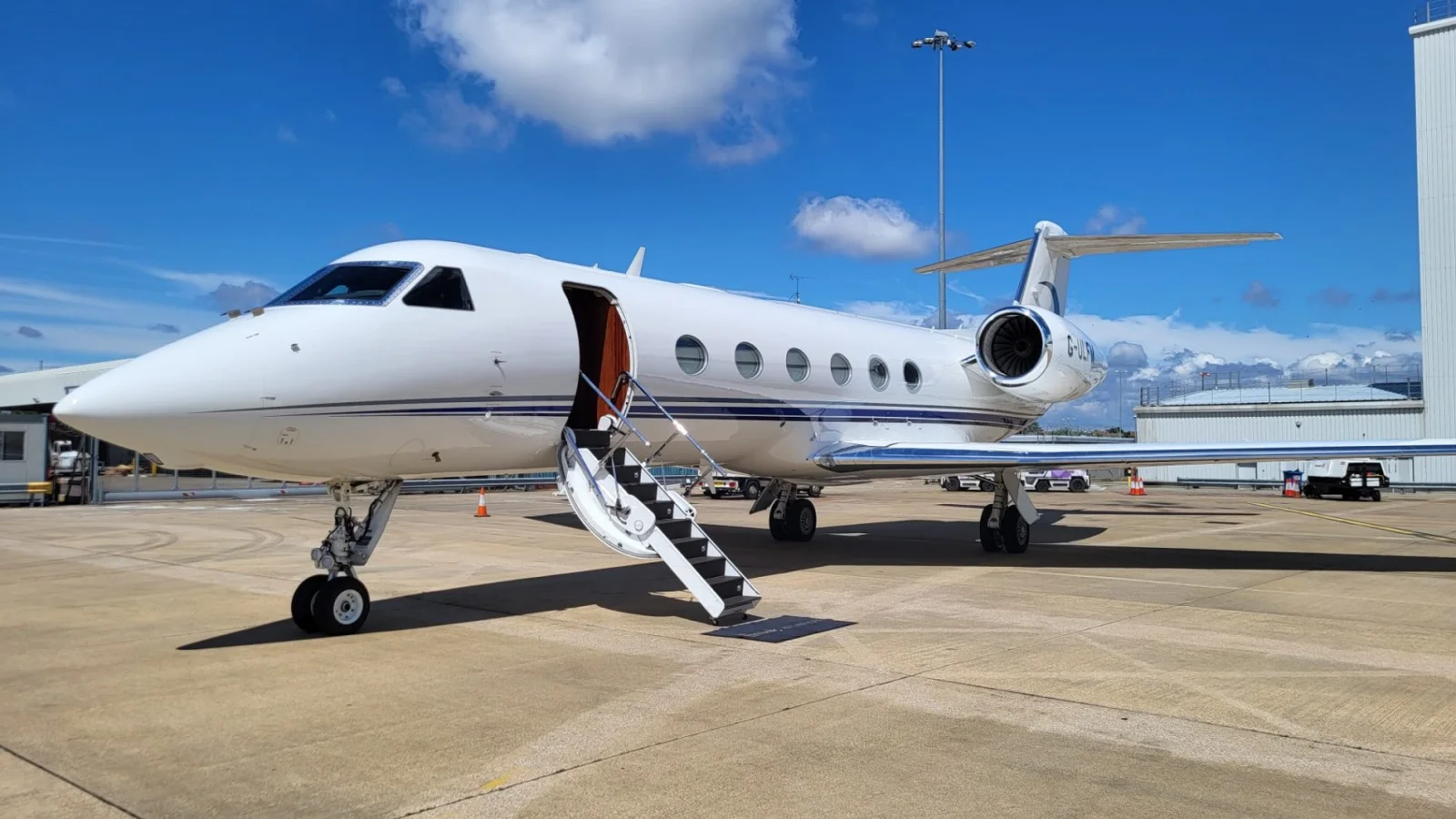 gulfstream-g450 standing on tarmac