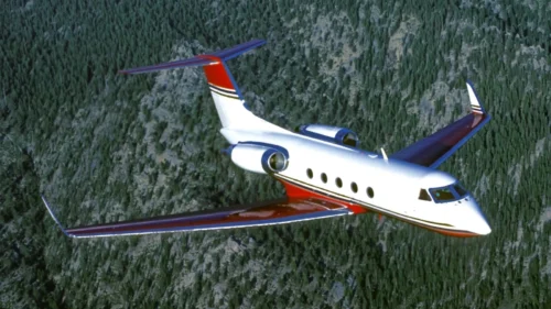 gulfstream-iii flying in the skies
