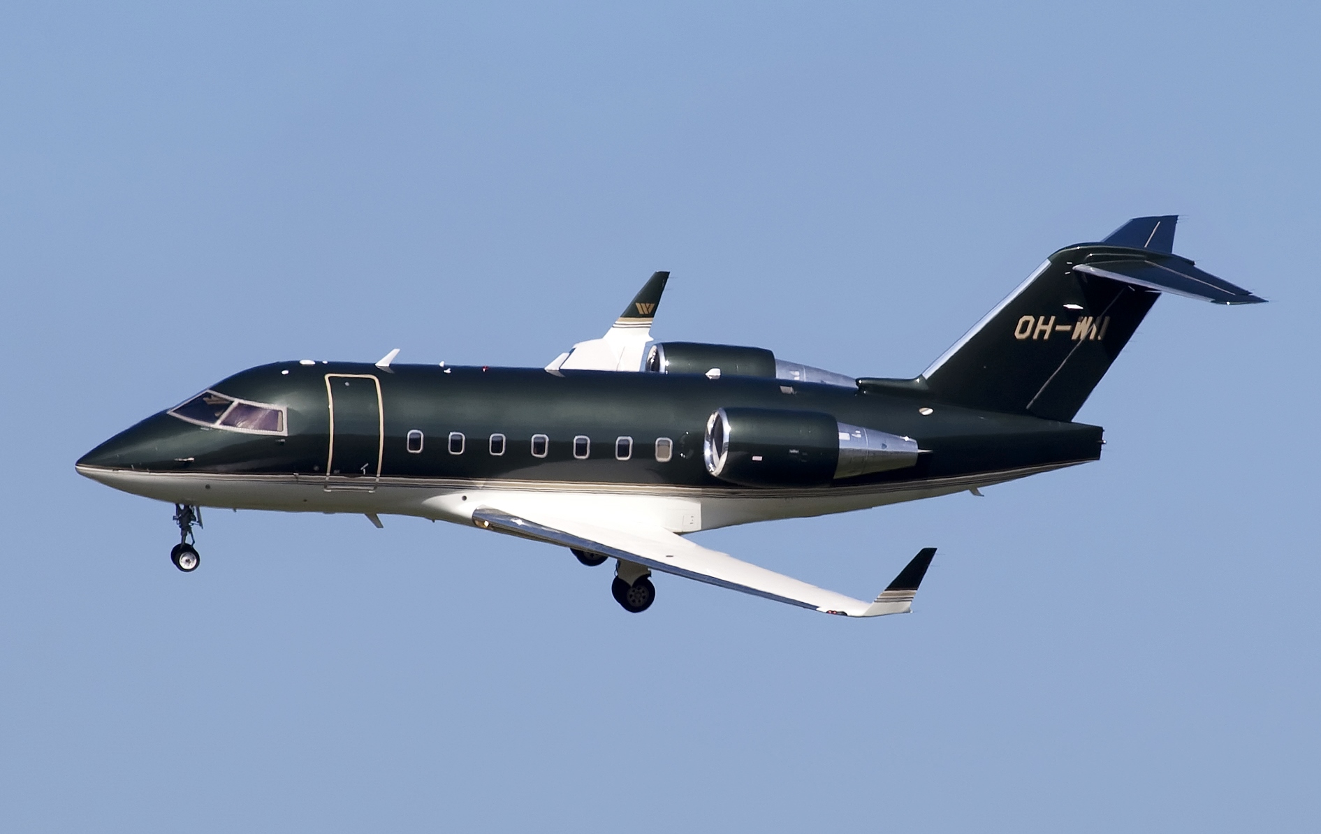 Challenger 600 Flying